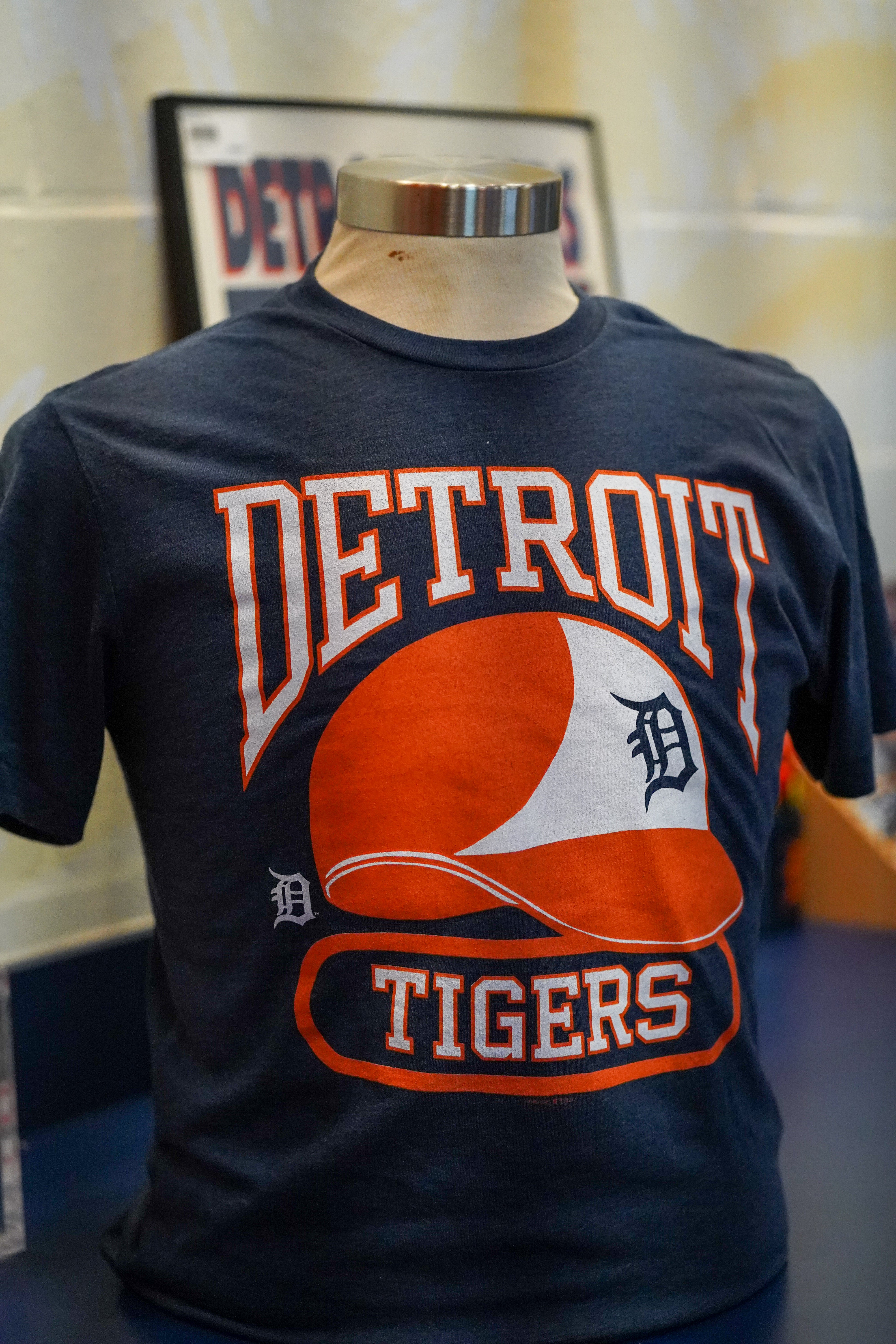 detroit tigers gear Detroit Tigers Helmet T-Shirt Medium
